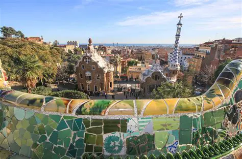 Barcelona: A Comprehensive Guide to the City of Gaudí and Coastal Charm