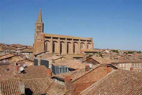 Beaumont de Lomagne : Un Joyau de la Gascogne entre Histoire et Terroir
