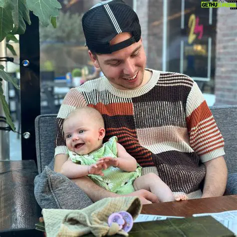 De Ongeëvenaarde Wereld van Dylan Haegens: Een Diepe Duik in Zijn 24/7 Fanschap