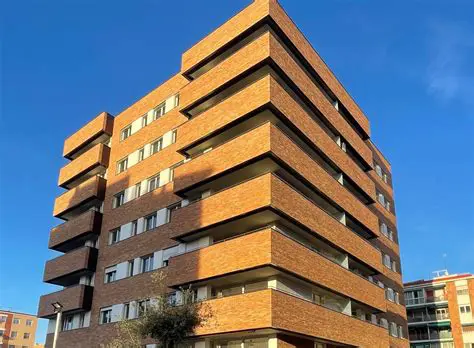 Ejemplos de Edificios con Alturas Significativas