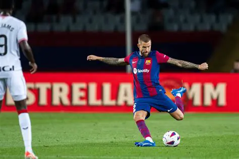 Iñigo Martínez: El Baluarte Defensivo en la Élite del Fútbol Español y su Trayectoria