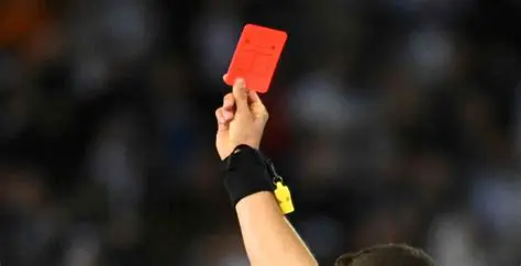 La Tarjeta Roja: Símbolo Indiscutible de la Disciplina y el Fair Play en el Fútbol