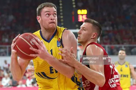 Lakers Đối Đầu Warriors: Phân Tích Trước Trận, Dự Đoán Kết Quả và Cập Nhật Tin Tức Mới Nhất