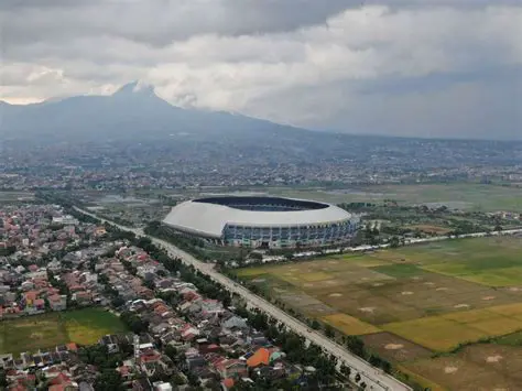 Napoli: Jantung Italia Selatan yang Berdenyut, dari Sejarah Megah hingga Gairah Sepak Bola