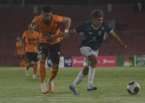 Real Tomayapo vs Bolívar: Un Duelo Crucial por la Gloria en el Fútbol Boliviano