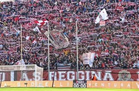 L'Eterna Sfida del Sud: Reggina e Nocerina, Tra Storia e Passione Calcistica
