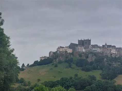 Saint-Flour : Découverte de la Cité Médiévale et de son Patrimoine Exceptionnel