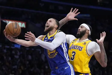 Stephen Curry: El Ascenso de una Leyenda del Baloncesto y su Impacto Global