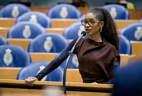 Sylvana Simons: Van Media-icoon tot Invloedrijk Politiek Leider voor Radicale Gelijkwaardigheid