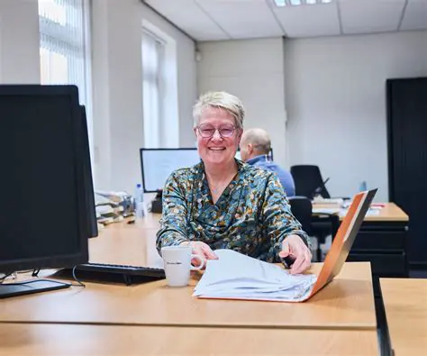 Wat doet een Juridisch Administratief Medewerker: Taken, Vaardigheden en Carrièrepaden